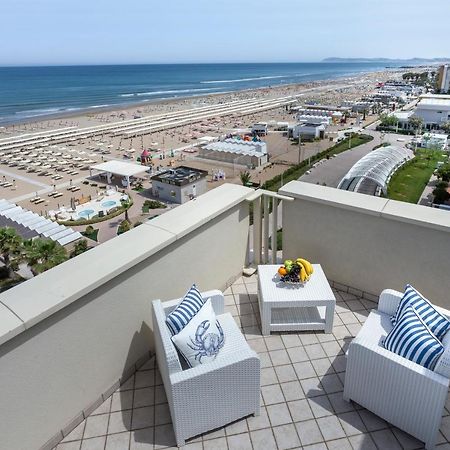 Hotel Admiral - On The Beach Riccione Zewnętrze zdjęcie