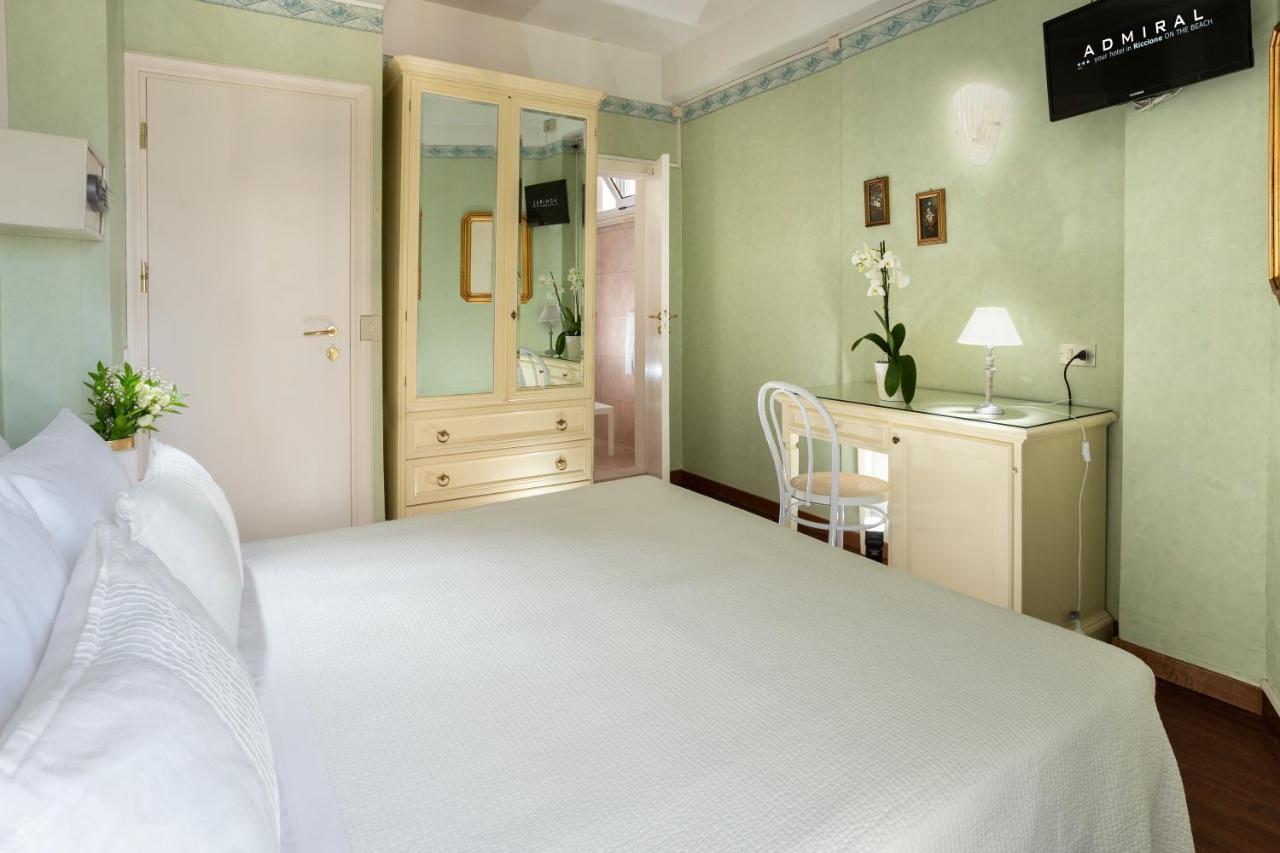 Hotel Admiral - On The Beach Riccione Zewnętrze zdjęcie