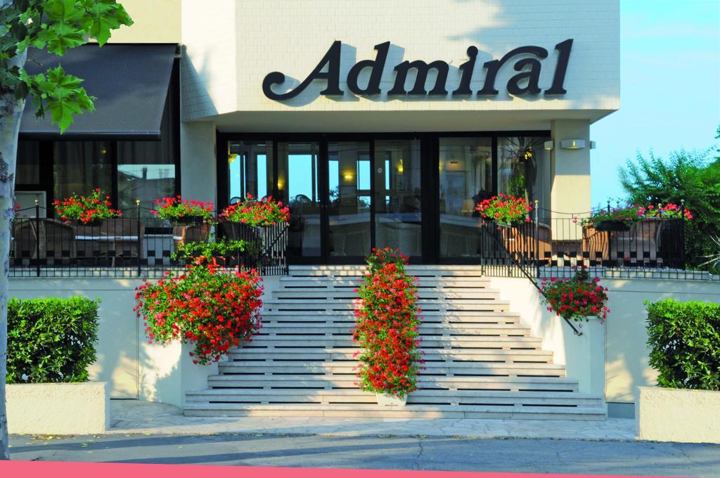 Hotel Admiral - On The Beach Riccione Zewnętrze zdjęcie