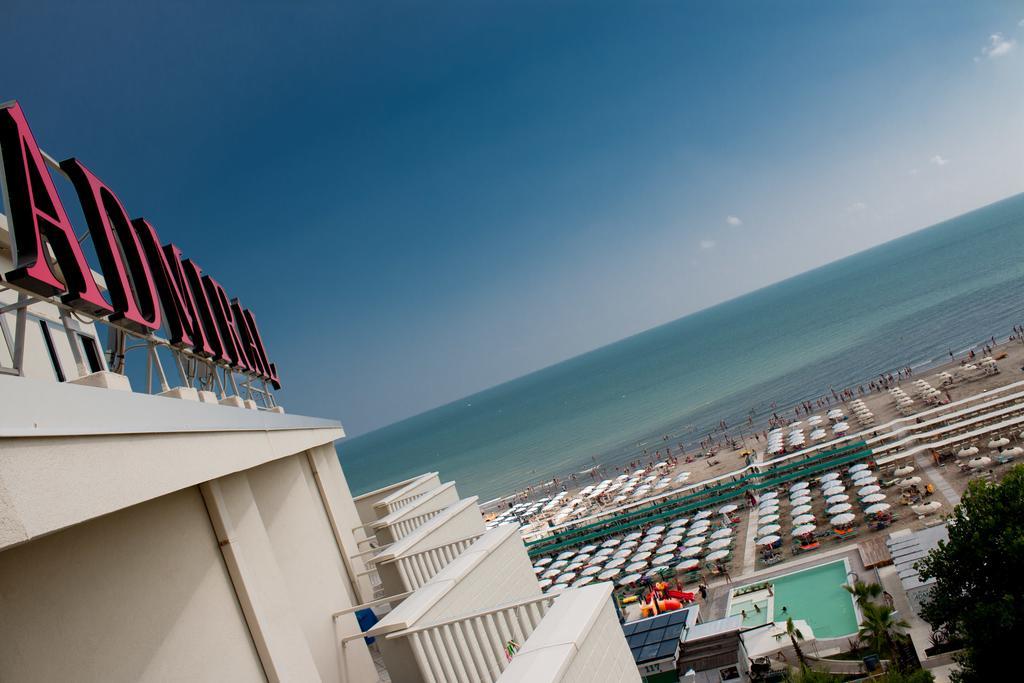 Hotel Admiral - On The Beach Riccione Zewnętrze zdjęcie