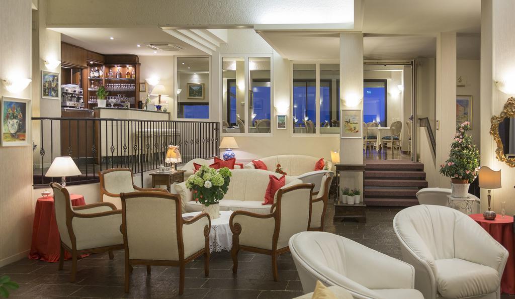 Hotel Admiral - On The Beach Riccione Zewnętrze zdjęcie