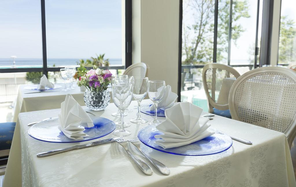 Hotel Admiral - On The Beach Riccione Zewnętrze zdjęcie