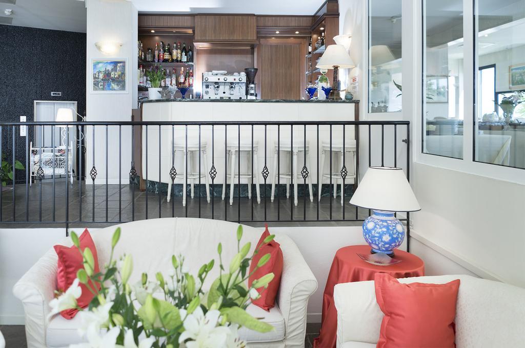 Hotel Admiral - On The Beach Riccione Zewnętrze zdjęcie