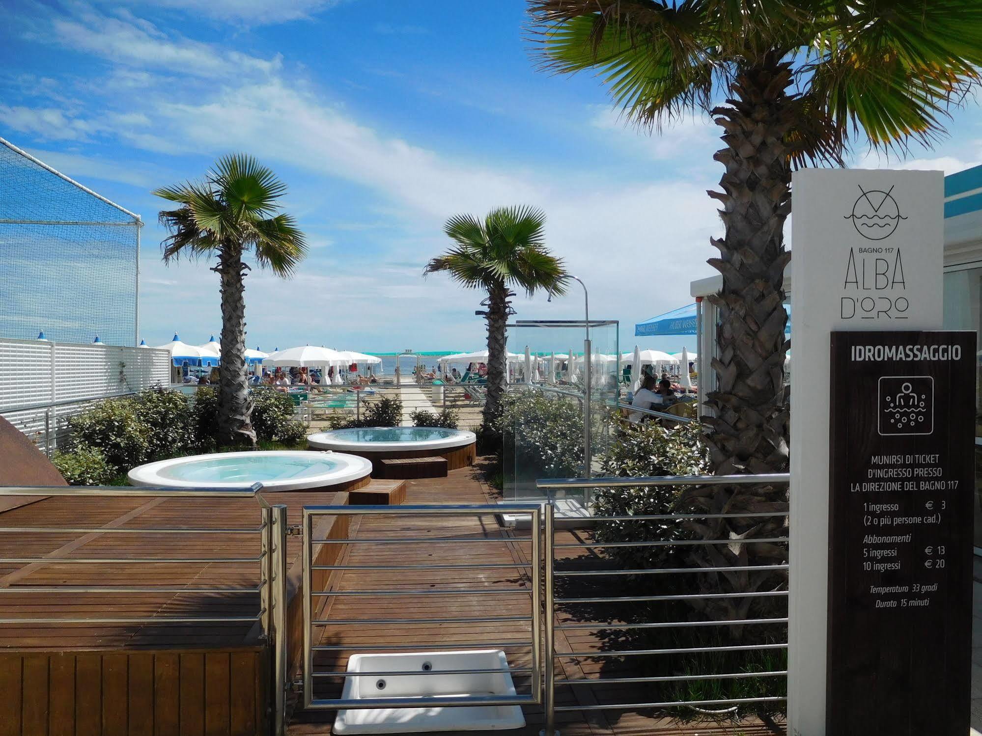 Hotel Admiral - On The Beach Riccione Zewnętrze zdjęcie